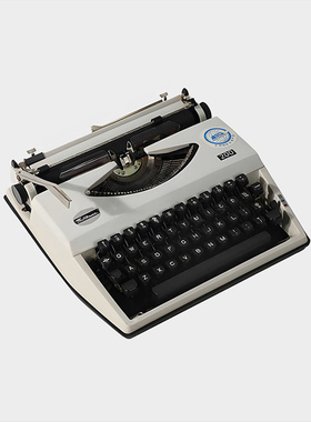 八度空间现代样板间男孩房游戏手柄录音设备耳机键盘模型组合摆件