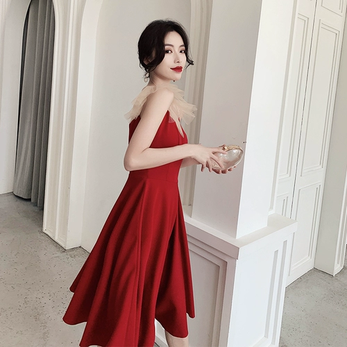 Красное вечернее платье, коллекция 2022, V-образный вырез, по фигуре