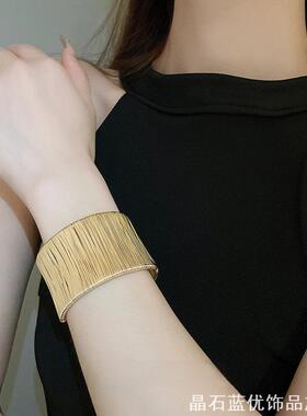 银色金属臂链女搭配臂环臂钏臂镯