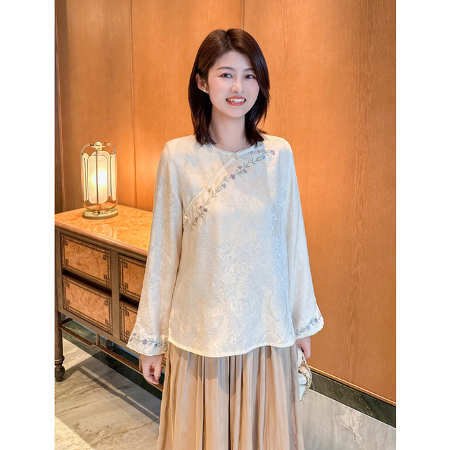 ເສື້ອຢືດ jacquard ຮູບແບບໃຫມ່ຂອງຈີນ embroidered disc button