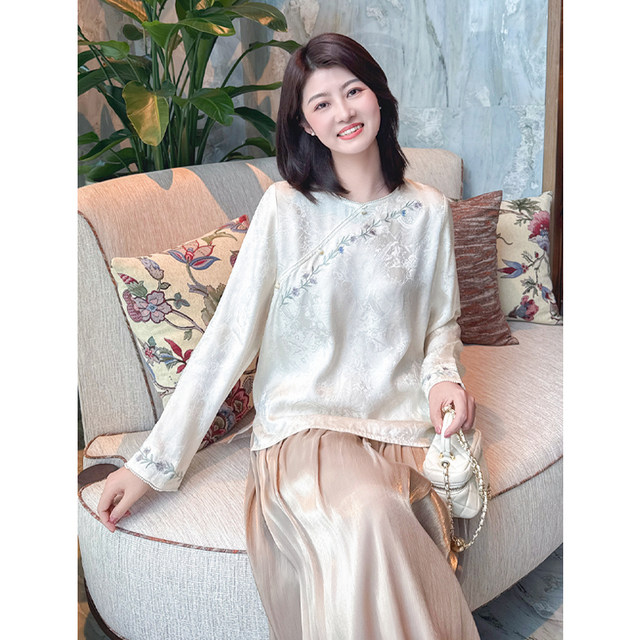 ເສື້ອຢືດ jacquard ຮູບແບບໃຫມ່ຂອງຈີນ embroidered disc button