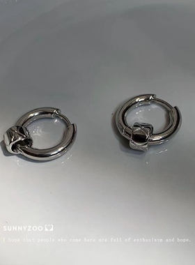 圆圈耳扣小众设计菱格纹冷淡风金属耳环无性别耳圈气质高级感耳饰
