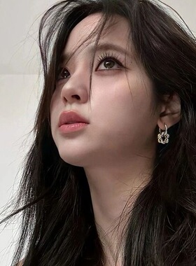 个性花朵耳环女简约精致耳扣韩系百搭高级感耳钉2025新款爆款耳饰