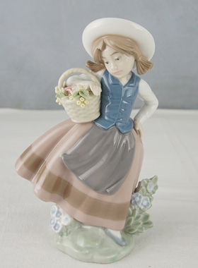 西洋收藏品西班牙雅致手工制作陶瓷人偶复古欧式装饰人物桌面摆件