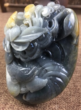 新疆和田玉籽料青花金鱼戏莲摆件