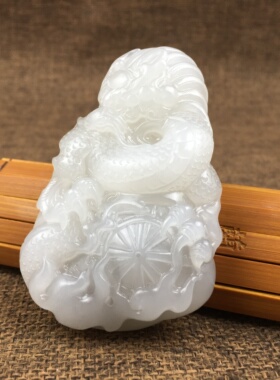 和田玉青海料龙行天下手把件