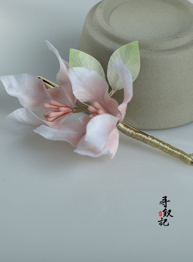 原创【粉雾春枝】秋季非遗蚕丝线绒花新中式桃花胸针超仙温柔胸花