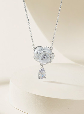 周六福S925银花朵项链坠送女友