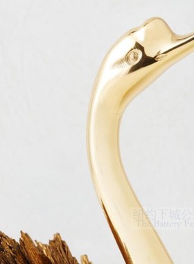 现 纽约下城公园进口金色天鹅湖蓝晶石轻奢铜制桌面装饰摆件礼物