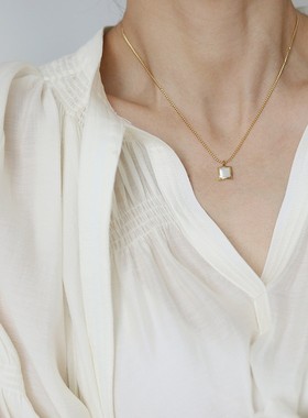 简约时尚通勤职场白贝母项链高级感个性百搭锁骨链女秋冬简约