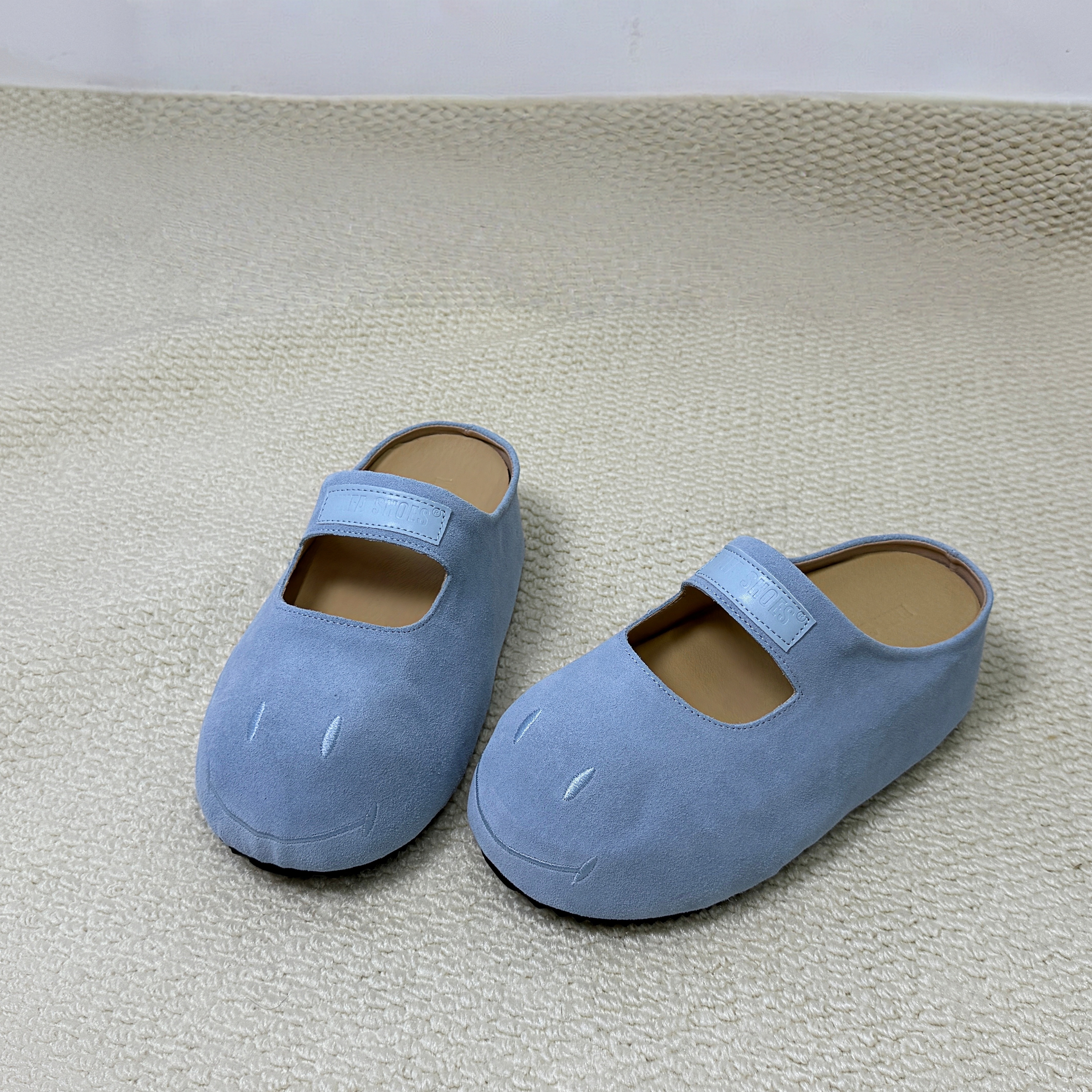 笑脸缝线设计玛丽珍小众软萌风秋冬浅色系居家外穿舒适包头拖鞋 - 图1