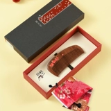 谭木匠 Подлинный лакир искусство натуральное деревянное расческа в вишне -красной вишне -персике Peach Special Care Clopp Scalp Meridian Massage Massage