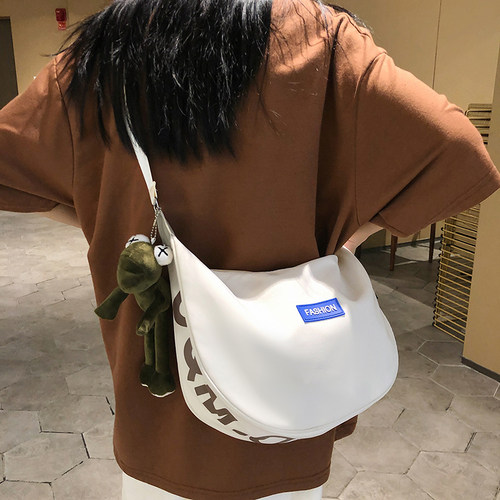 简约帆布包包女2026新款春夏斜挎包百搭饺子包学生单肩通勤托特包 - 图1