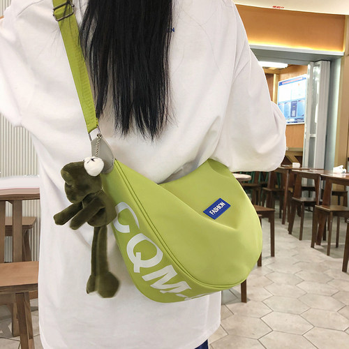 简约帆布包包女2026新款春夏斜挎包百搭饺子包学生单肩通勤托特包 - 图0