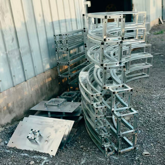 铁艺弧形桁架∝圆形桁架∝半圆弧形拱门架子∝异形婚庆架子定做∝