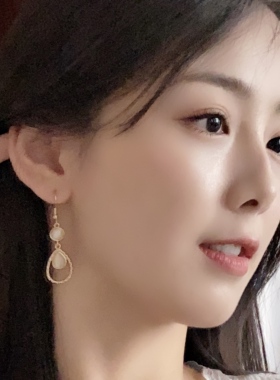 显脸瘦2026夏季猫眼石女韩国气质百搭个性长款复古耳坠无耳洞耳夹