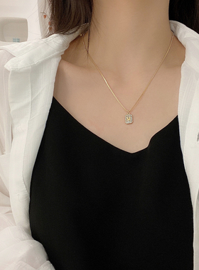 m字母宝石方牌吊坠高级精致颈链