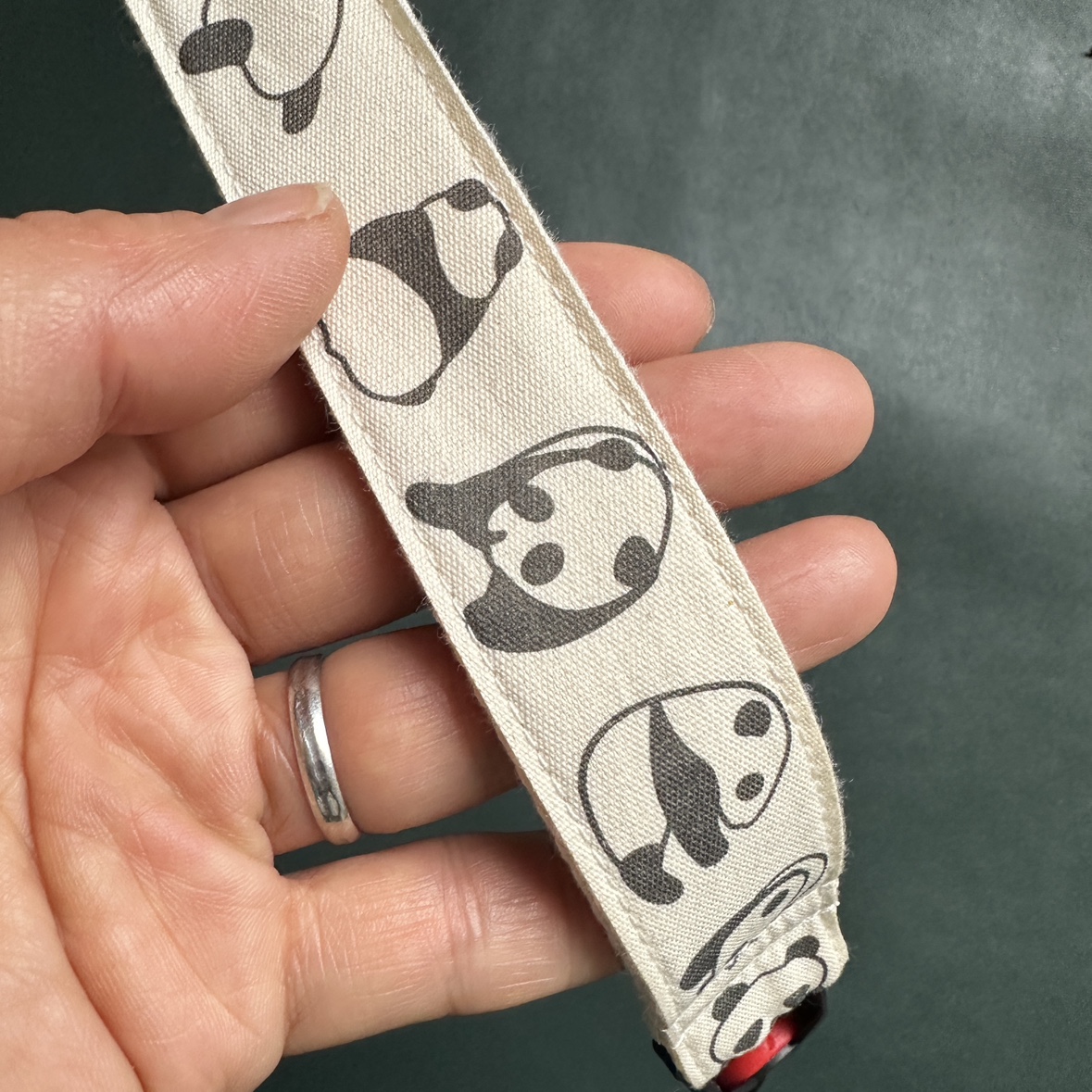 Unikstrap纯手作柔软舒适慵懒熊猫通用快拆相机腕带相机手绳 - 图1