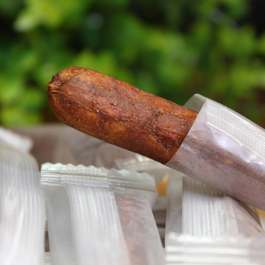 Shelled sweet and sour horn snacks for pregnant women ready to eat after opening the bag