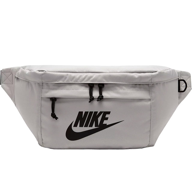 ກະເປົ໋າ crossbody ດຽວກັນຂອງ Wang Yibo ແລະຖົງແອວ Nike/Nike