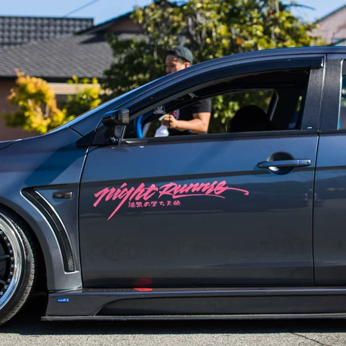 Ночная наклейка на стикер ночная личность. Личность низкого низкого уровня автомобиля до и после ветрового стекла, стеклянная наклейка на мотоцикл