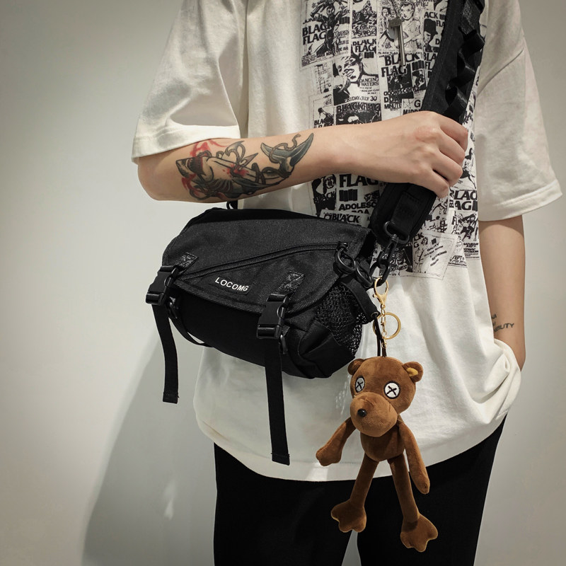 工装男潮牌日系街头运动ins斜挎包 大牙男士包袋