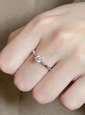 经典简约款日常仿真钻戒