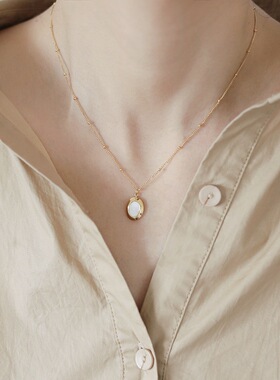 显锁骨修长显白白贝母椭圆造型项链