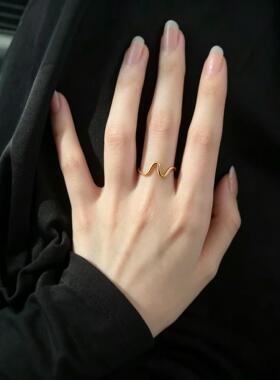 极简金色波浪线女士戒指保色