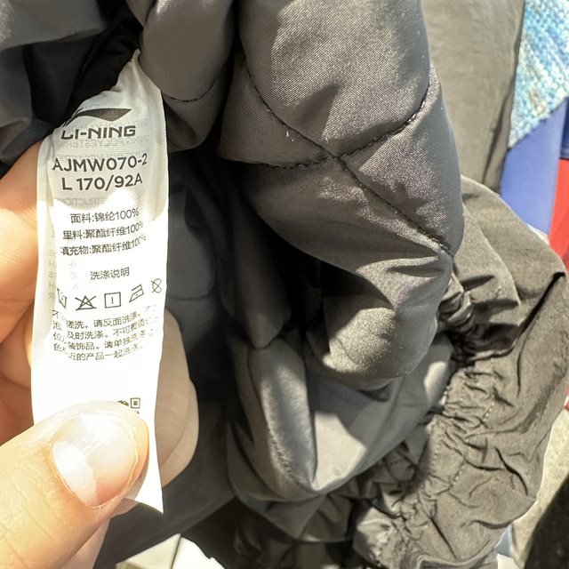 China Li Ning 26 spring and winter new women's loose, warm and comfortable stand-collar casual sports cotton clothing AJMW070