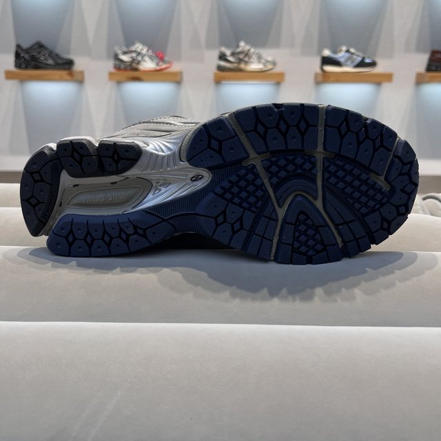 New Balance 2025R Yuanzu gray men's and women's retro sports and leisure running shoes ML2002RA