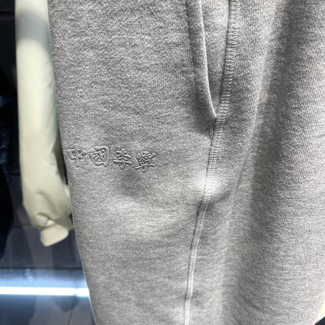 China Li Ning 25 spring trend new sports pants for men and women loose leg knitted sweatpants AKLV665