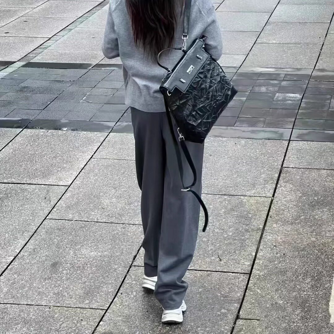 商场同款女装2025秋冬新款时尚百搭松紧腰植绒直筒加厚弯刀休闲裤