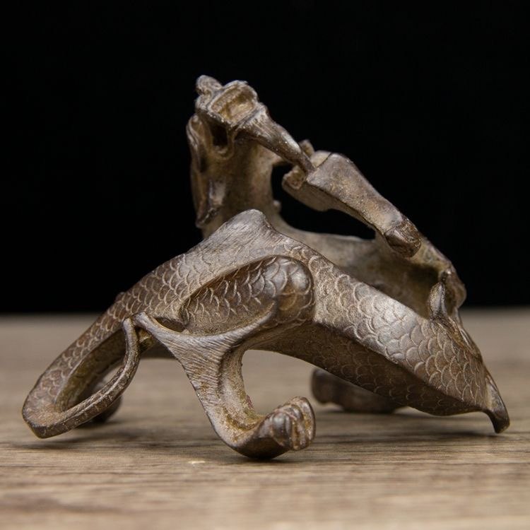 Antiques and miscellaneous antique bronzes, hand-carved old copper coiled dragon ornaments, dragon pen stands, study accessories, home collections