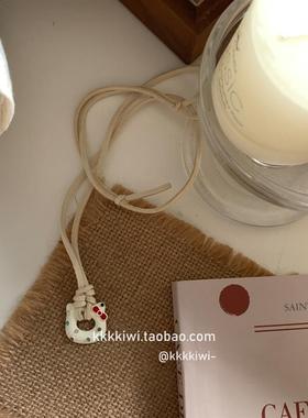 KT项链~跟白色皮绳是不是很搭!小红薯同款!少女百搭洋气锁骨链