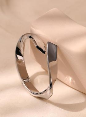 风热销极简质感开口锌alloy bracelet  irregular 设计affordable