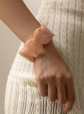 minimalist 宽版acrylic bracelet 半圆弹力线bracelet  fashion