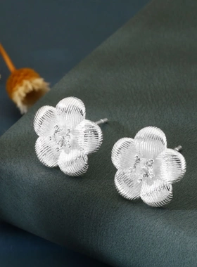 7049号足银990拉丝花朵耳钉金色银色轻奢小众简约百搭新中式耳钉
