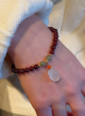 天然石榴石玉髓月兔手链女时尚轻奢风和田玉串珠手饰现货批发手链