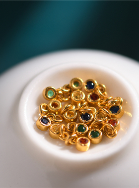 手工錾刻古法黄金镶嵌宝石小吊坠