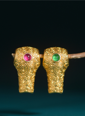 錾刻古法黄金手工金镶石三通佛头