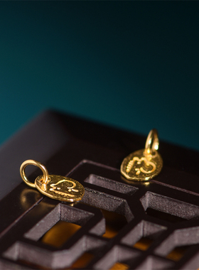 足金手工錾刻古法黄金小马牌吊坠