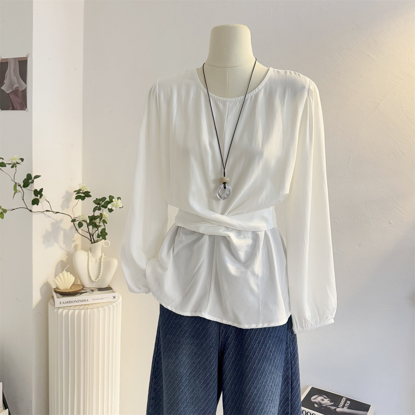 交叉绑带收腰法式圆领长袖衬衫女2025秋季设计感减龄气质小衫上衣