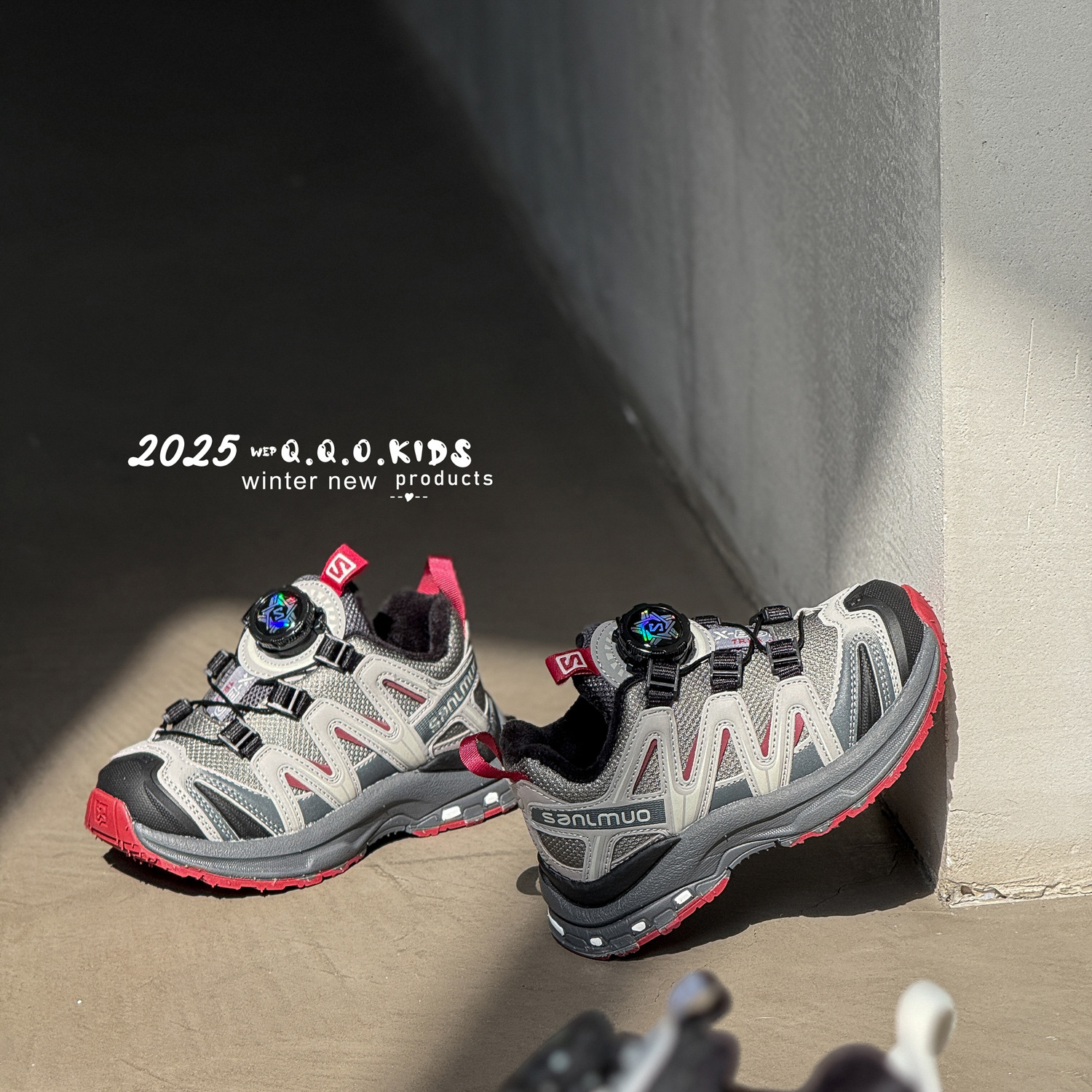 QQO童鞋 2025冬季新款旋转扣儿童加绒运动鞋韩版男女童轻便老爹 - 图1