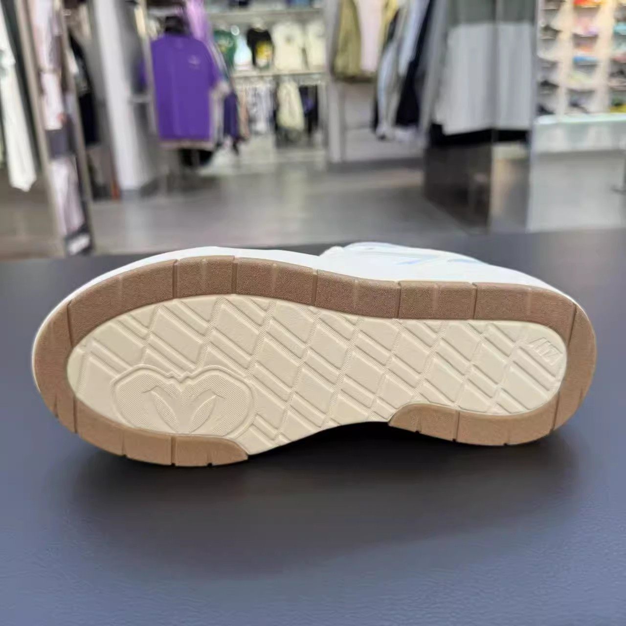 安踏皎月板鞋女子小白鞋秋季新款1经典百搭休闲运动正品122548032,淘宝优惠券,粉丝福利购,淘宝优惠卷