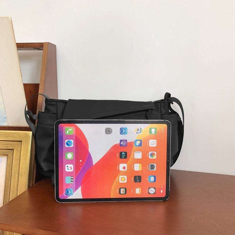 男士斜挎包潮牌2025新款大容量单肩包男轻便通勤邮差包休闲背包女,淘宝优惠券,粉丝福利购,淘宝优惠卷