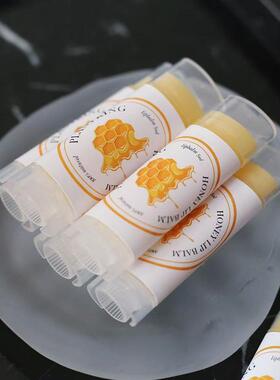 一勺蜂蜜。滋润修护手工润唇膏
