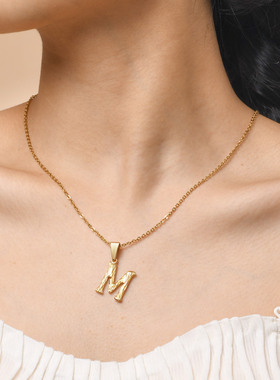 吊坠圆牌钛钢英文字母项链首饰品