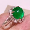 18K gold diamond-set plain emerald ring. The main stone is 4.8 carats. The luster of the gemstone is warm and eye-catching.