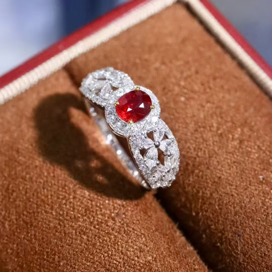 18K gold diamond inlaid natural unburned ruby ring, main stone 0.5 carat, bright color, international certificate